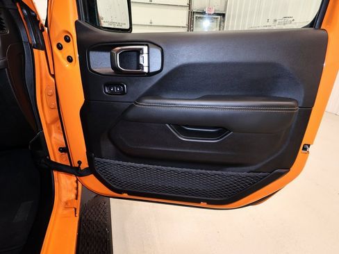 Used 2025 Jeep Gladiator Sport image 18