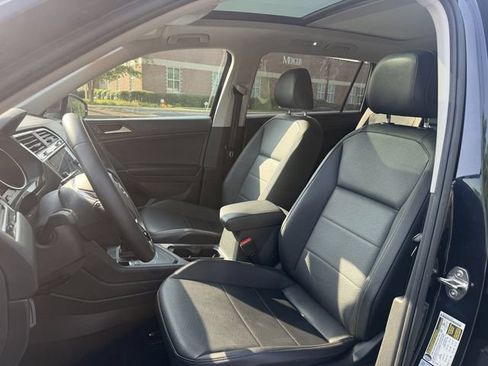 Used 2020 Volkswagen Tiguan SE w/ Panoramic Sunroof Package FWD image 5