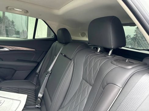 Used 2023 Buick Envision Avenir FWD image 6