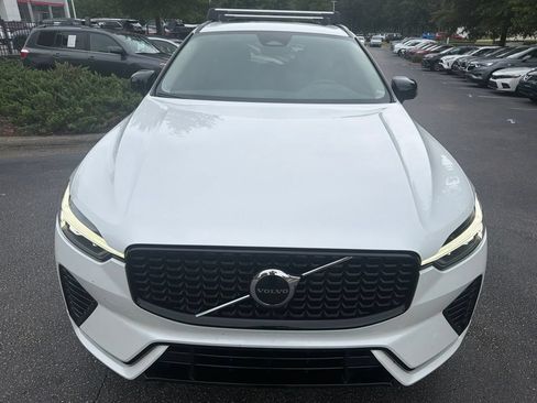 Used 2024 Volvo XC60 B5 Core AWD/4WD image 3