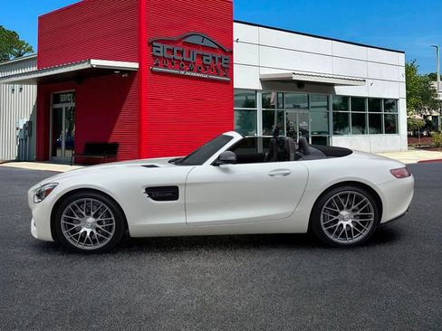 Used 2019 Mercedes-Benz AMG GT Roadster image 2