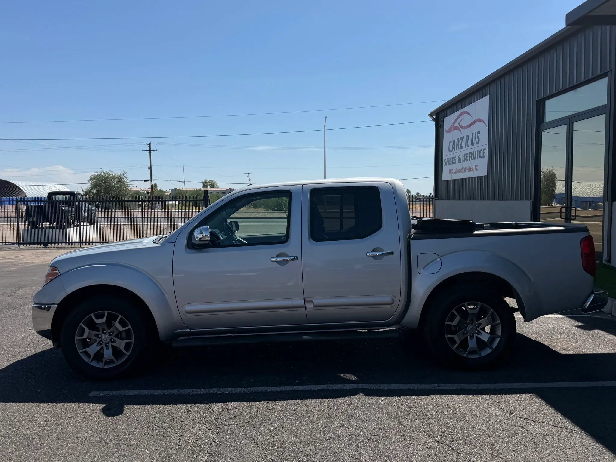 Used 2019 Nissan Frontier SL RWD image 3