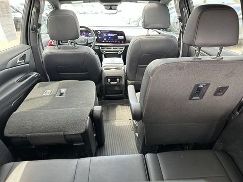 Used 2024 Chevrolet Traverse RS w/ LPO, Floor Liner Package AWD/4WD image 10