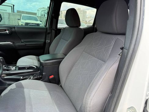 Used 2019 Toyota Tacoma TRD Off-Road w/ Technology Package AWD/4WD image 14