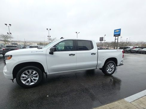 Used 2023 Chevrolet Silverado 1500 Custom image 4