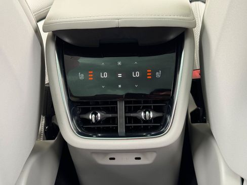 Used 2025 Volvo EX90 Ultra AWD/4WD image 30