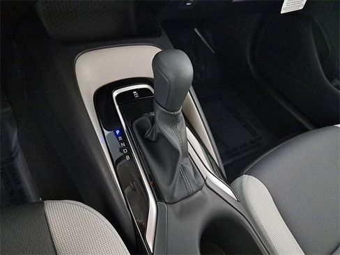 Used 2025 Toyota Corolla LE image 30