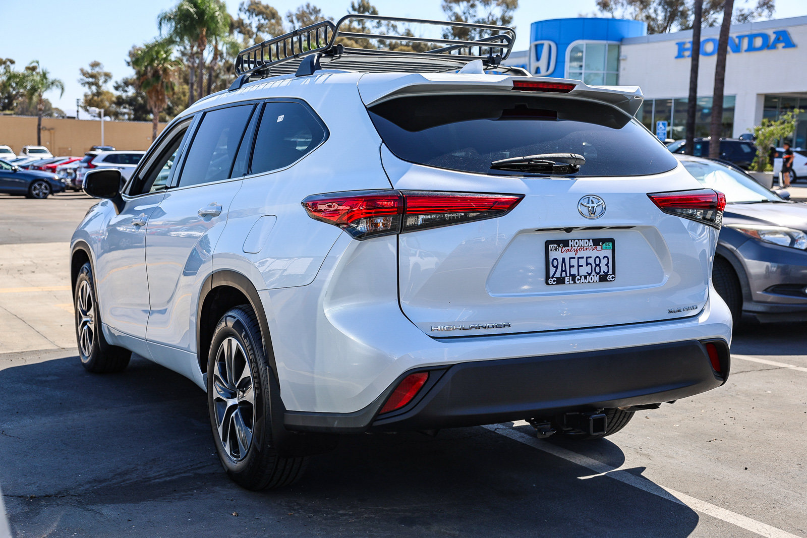 Used 2022 Toyota Highlander XLE AWD/4WD image 24