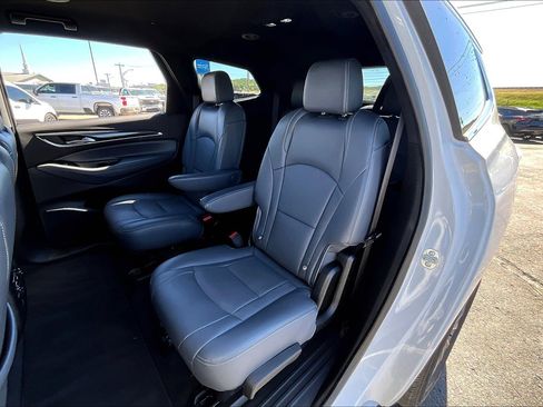 Used 2024 Buick Enclave Premium image 27