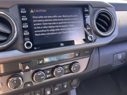 Used 2020 Toyota Tacoma TRD Off-Road w/ TRD Premium Off Road Package AWD/4WD image 8