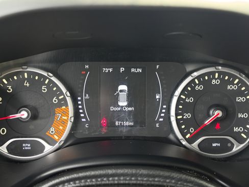 Used 2020 Jeep Renegade Latitude FWD image 11