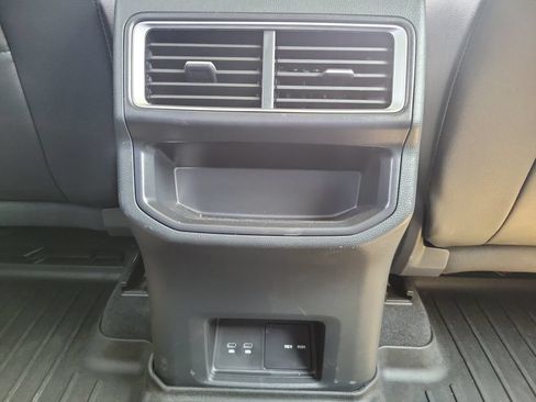 Used 2024 Volkswagen Atlas Cross Sport SE FWD image 31