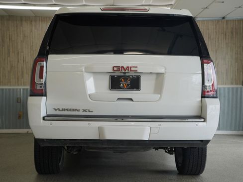 Used 2017 GMC Yukon XL SLT AWD/4WD image 9