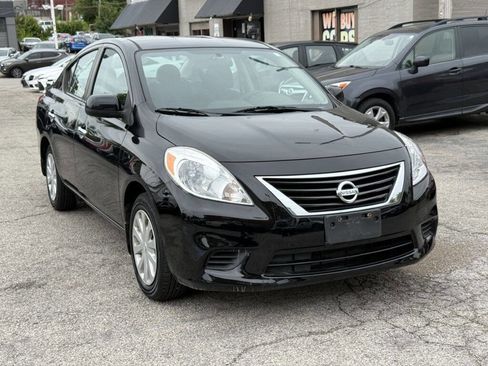 Used 2013 Nissan Versa SV w/ Convenience Pkg FWD image 1