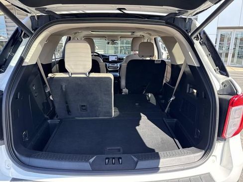 Used 2022 Ford Explorer XLT w/ Equipment Group 202A AWD/4WD image 8