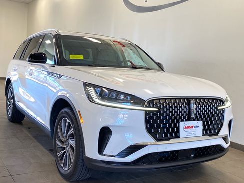 Certified 2025 Lincoln Aviator AWD image 2