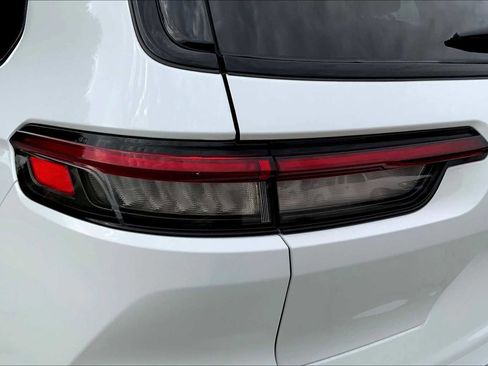 Used 2023 Jeep Grand Cherokee L Laredo image 25