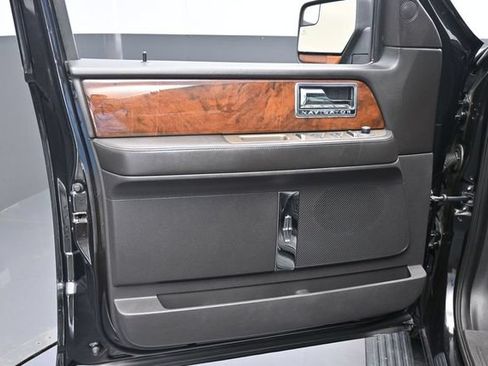 Used 2013 Lincoln Navigator 4WD w/ HD Trailer Tow Pkg image 10