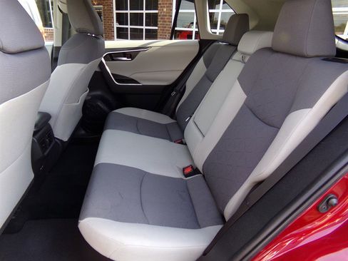 Used 2022 Toyota RAV4 XLE w/ Convenience Package image 19