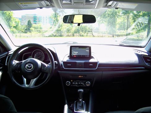 Used 2014 MAZDA MAZDA3 i Touring w/ Technology Package FWD image 18