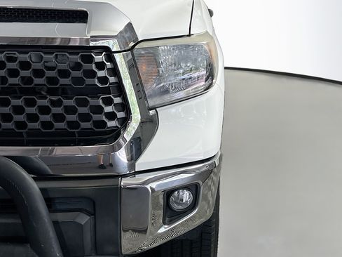 Used 2018 Toyota Tundra SR5 w/ SR5 Upgrade Package AWD/4WD image 11