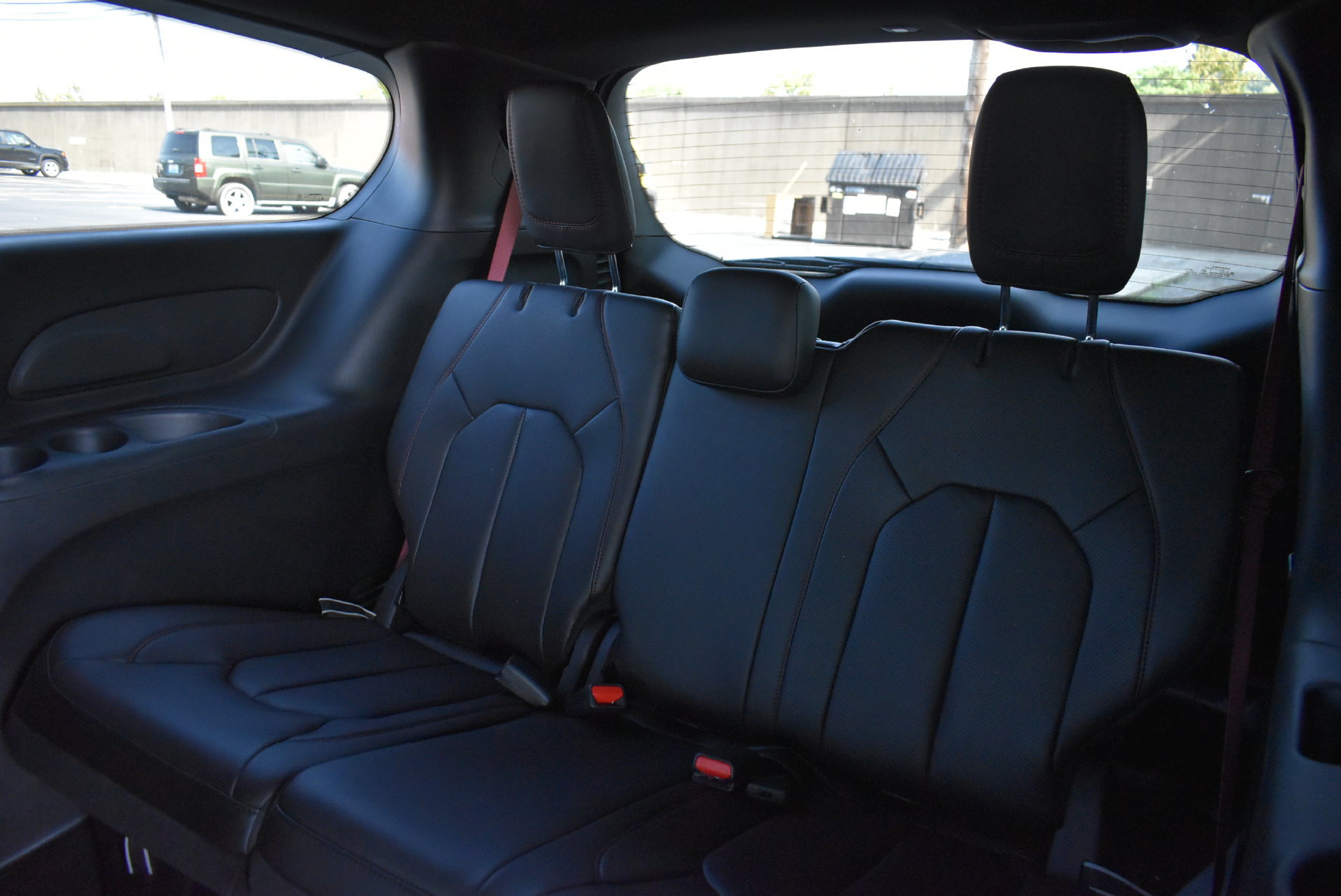 New 2027 Chrysler Pacifica Select AWD/4WD image 17