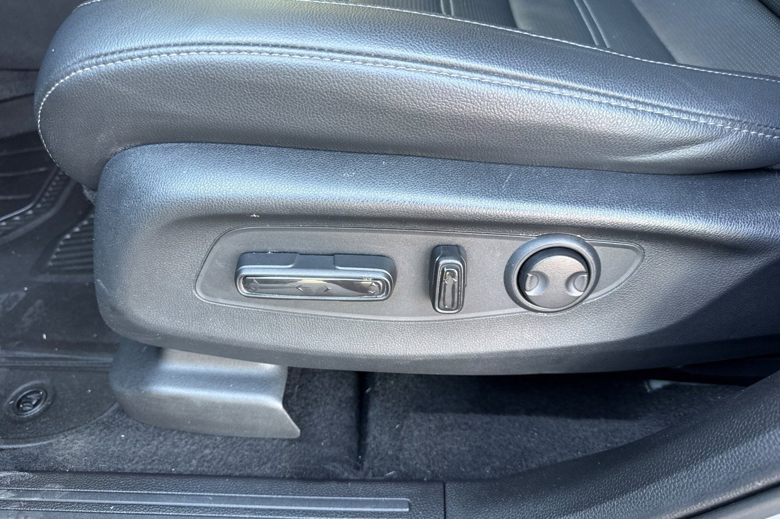 Used 2025 Honda CR-V EX-L image 12