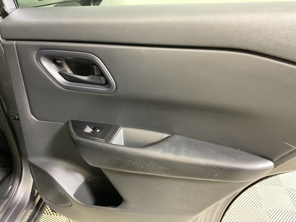 Used 2024 Nissan Rogue S AWD/4WD image 21