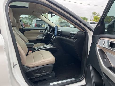 Used 2024 Ford Explorer Limited w/ Limited Technology Package image 32