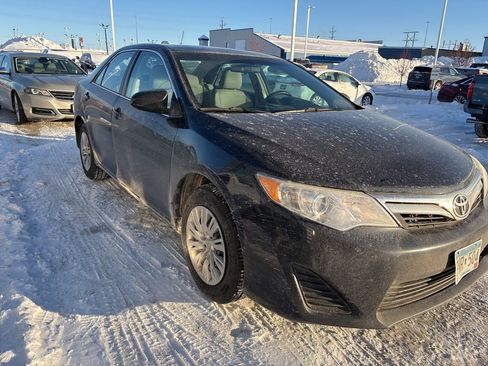 Used 2014 Toyota Camry LE image 8