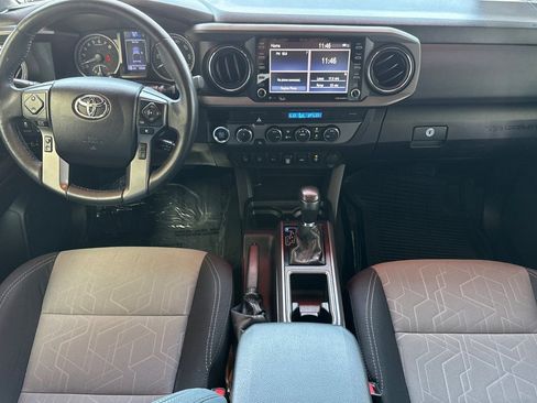 Used 2021 Toyota Tacoma TRD Off-Road w/ Technology Package AWD/4WD image 17