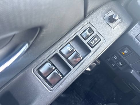 Used 2023 Nissan Frontier PRO-4X w/ Pro Convenience Package AWD/4WD image 25
