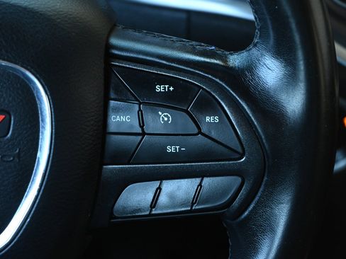 Used 2019 Dodge Charger SXT RWD image 13