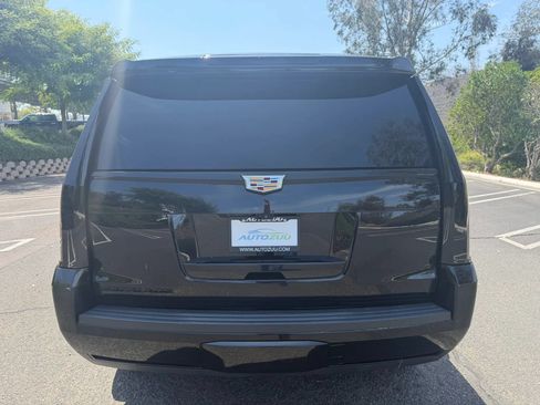 Used 2017 Cadillac Escalade Premium Luxury AWD/4WD image 4