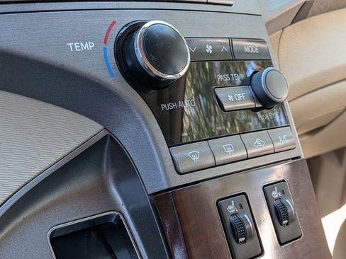 Used 2010 Toyota Venza AWD image 7