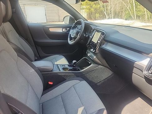 Certified 2025 Volvo XC40 B5 Core AWD/4WD image 35