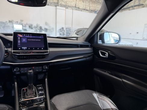 Used 2025 Jeep Compass Trailhawk w/ Trailer Tow Group image 34