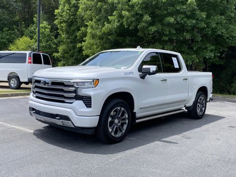 Used 2024 Chevrolet Silverado 1500 High Country w/ Technology Package AWD/4WD image 5