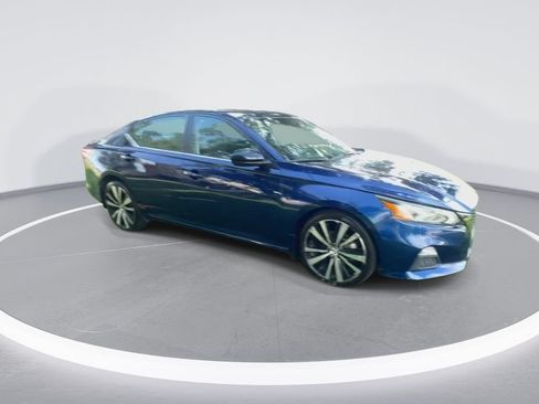 Used 2022 Nissan Altima 2.5 SR FWD image 2