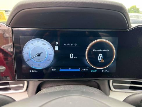 Certified 2025 Hyundai Elantra Limited FWD image 25