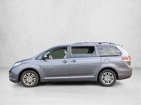 Used 2012 Toyota Sienna XLE FWD image 8