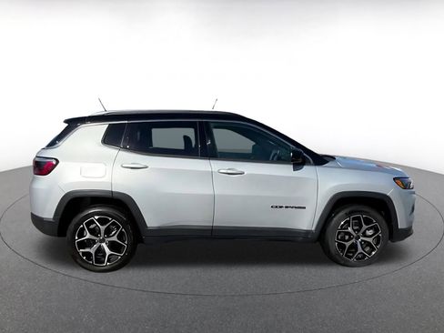 Used 2025 Jeep Compass Limited image 16