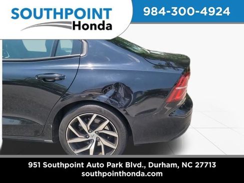 Used 2019 Volvo S60 T5 Momentum w/ Premium Package FWD image 3