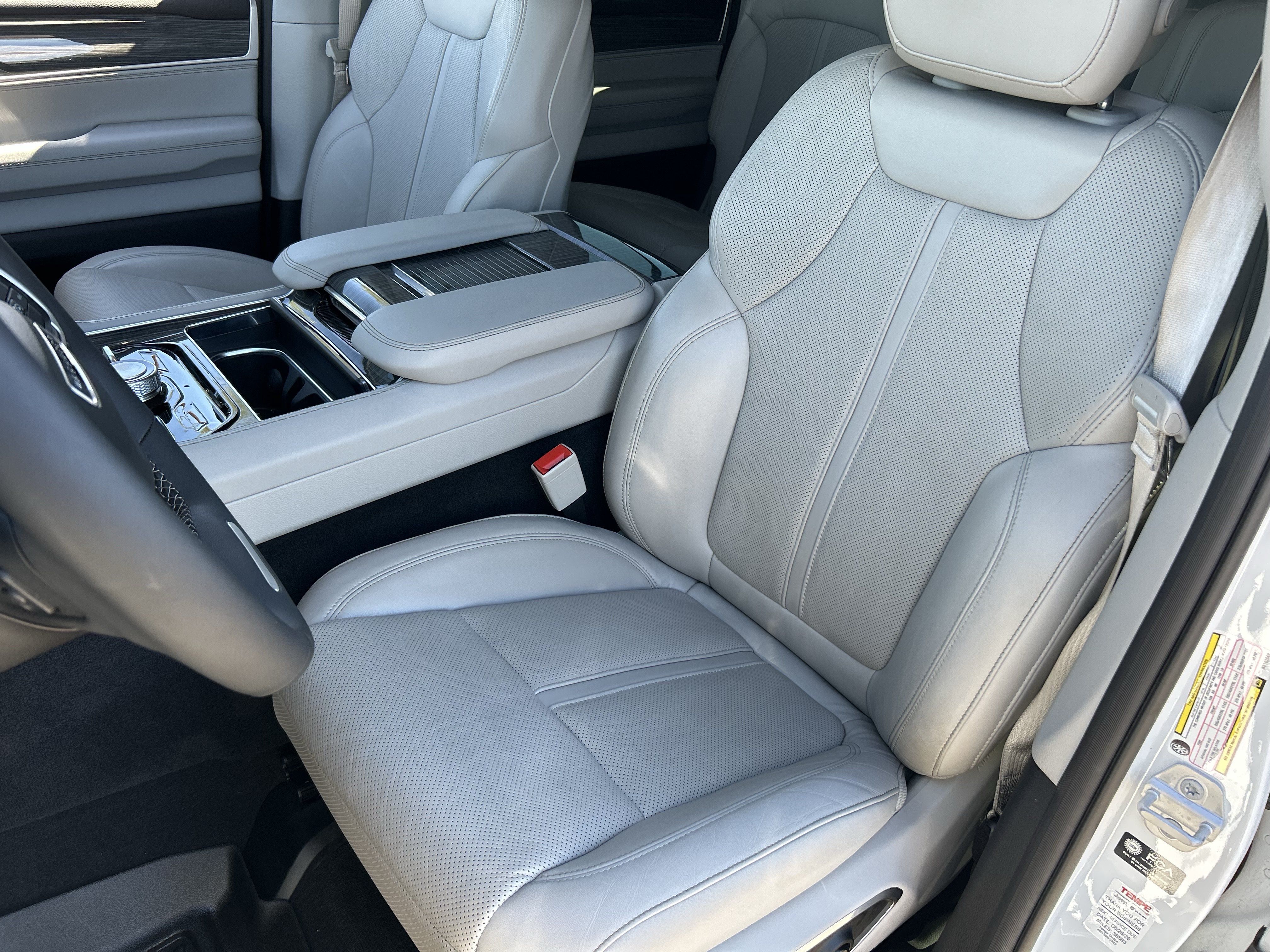 Used 2022 Jeep Wagoneer Series III w/ Premium Group I AWD/4WD image 20