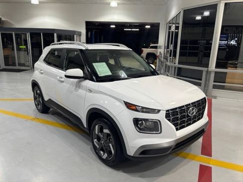 Used 2021 Hyundai Venue SEL FWD image 3