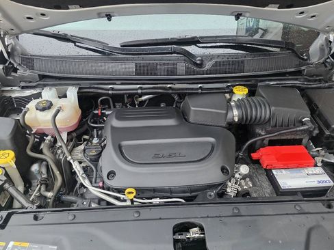 Used 2024 Chrysler Pacifica Touring-L FWD image 27