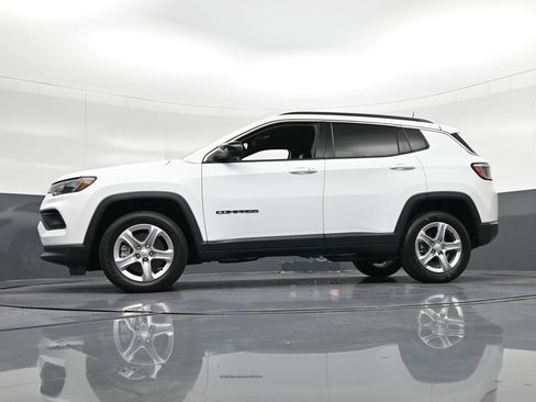 Used 2024 Jeep Compass Latitude AWD/4WD image 34