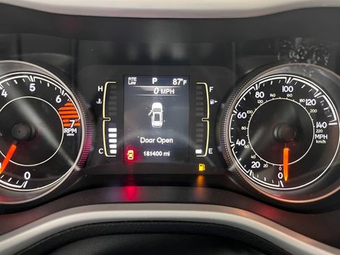 Used 2017 Jeep Cherokee Latitude w/ Safety/Convenience Group FWD image 16