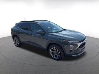 Used 2025 Chevrolet Trax LT w/ LT Convenience Package FWD video 2
