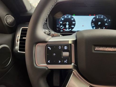 New 2026 Land Rover Discovery S image 27